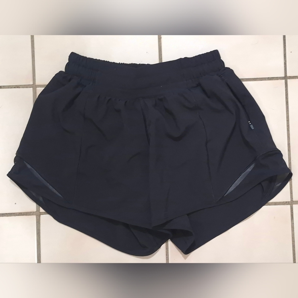 Lululemon Hotty Hot Short Long 4" – Black (2)